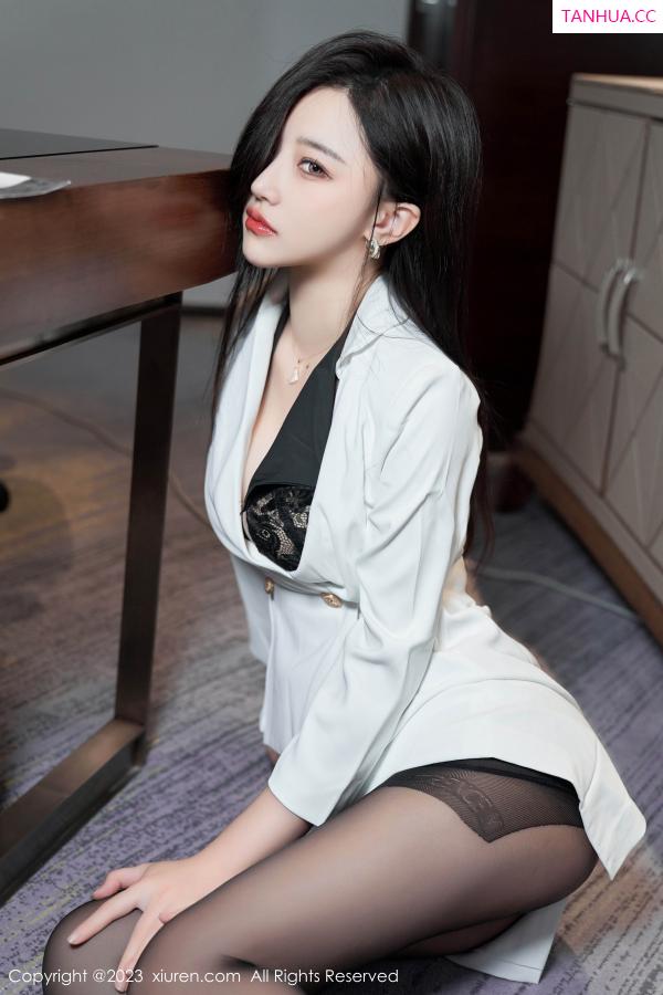   [XiuRen]高清写真图 2023.06.12 No.6900 妙可可Cheese 黑丝美腿第40张图片